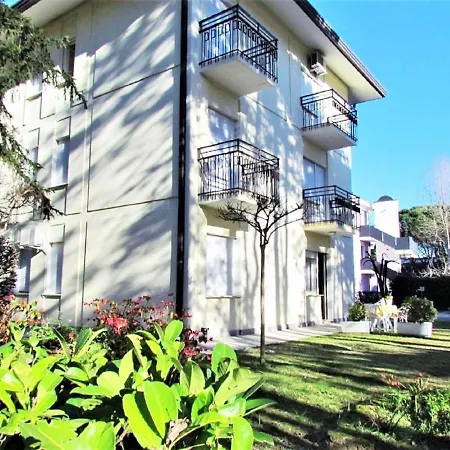 Apartamento Amazing In Caorle With Communal Pool Bibione